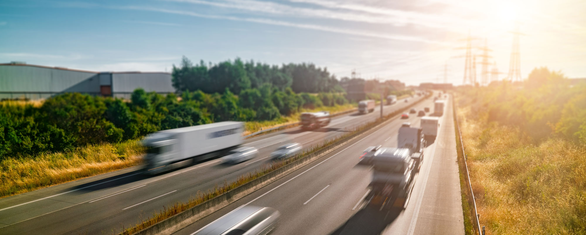 Autobahn-Transport – Primelogistik Fahrzeuge unterwegs